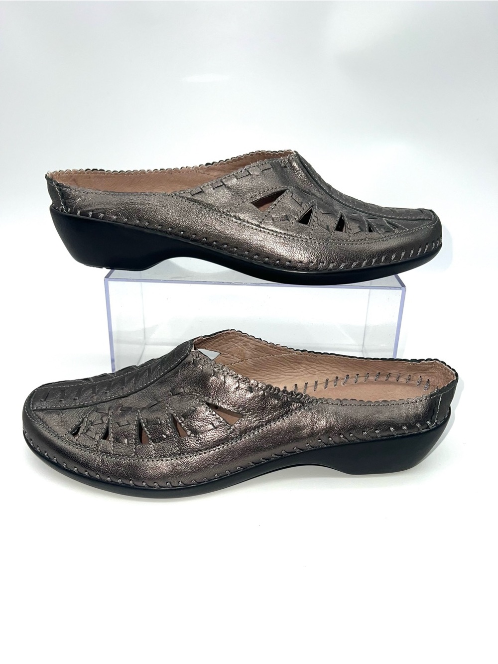 Easy Spirit Women's Dolly Slip-On Mule Flats in Pewter Metallic Leather Upper-10